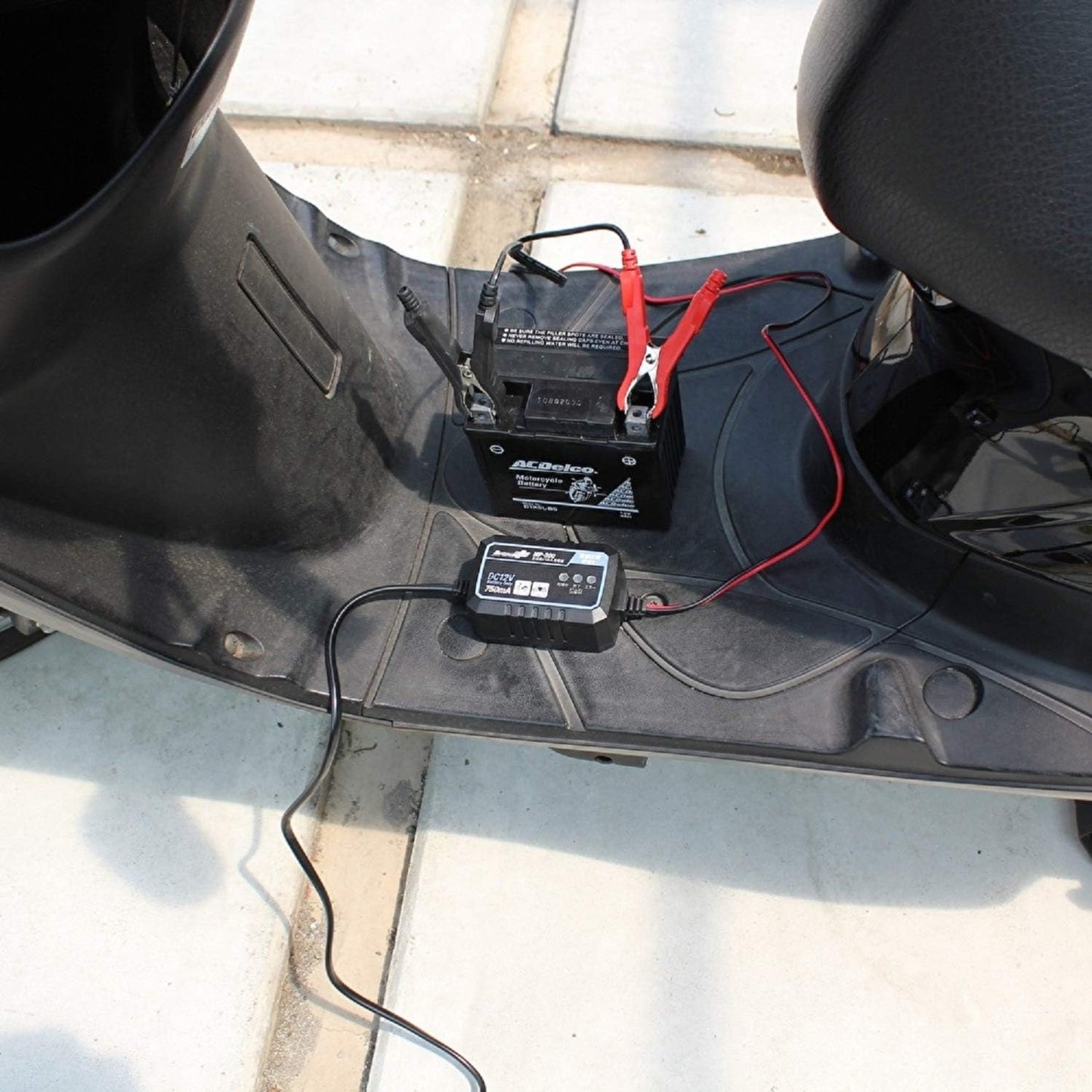 メルテック(meltec) 全自動パルスバッテリー充電器 (ファミリーバイク/オートバイ) 12V専用 MeltecPlus 定格0.75A バッテリー診断機能付 維持充電(トリクル充電)方式 長期保証3年 MP-200