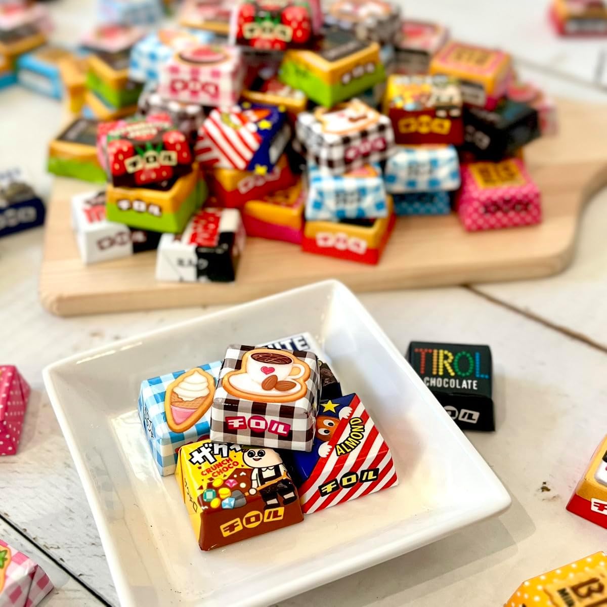 チロルチョコ  ギフト・プチギフト・プレゼント用（バラエティ100個・詰め合わせ・アソート・大容量／バレンタイン・ホワイトデー・ハロウィン・クリスマス）