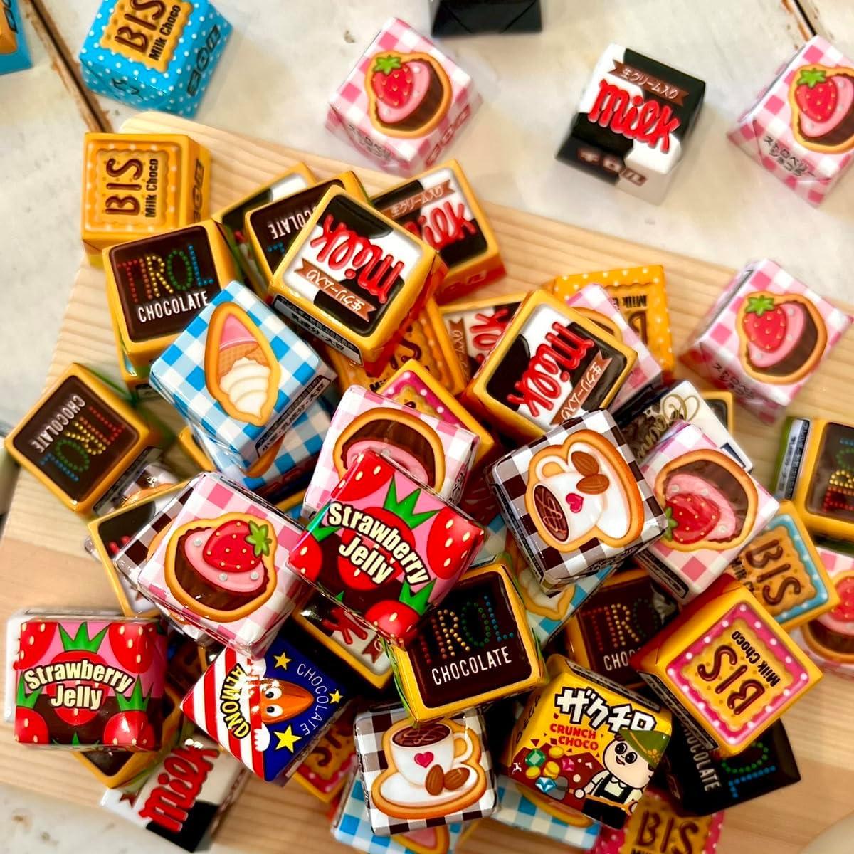 チロルチョコ  ギフト・プチギフト・プレゼント用（バラエティ100個・詰め合わせ・アソート・大容量／バレンタイン・ホワイトデー・ハロウィン・クリスマス）