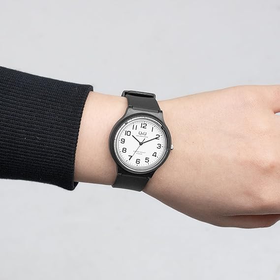 [シチズン Q&Q] アナログ ソーラー腕時計 10気圧防水 ウレタンベルト 電池交換不要 軽量 見やすい文字盤 シンプル E04A-004VK メンズ グレー