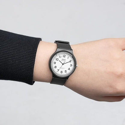 [シチズン Q&Q] アナログ ソーラー腕時計 10気圧防水 ウレタンベルト 電池交換不要 軽量 見やすい文字盤 シンプル E04A-004VK メンズ グレー