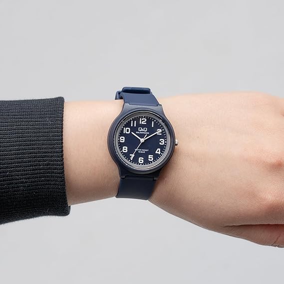 [シチズン Q&Q] アナログ ソーラー腕時計 10気圧防水 ウレタンベルト 電池交換不要 軽量 見やすい文字盤 シンプル E04A-004VK メンズ グレー