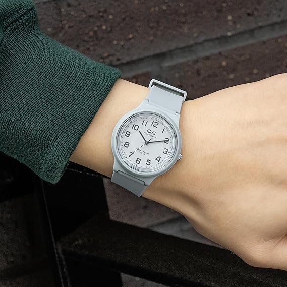 [シチズン Q&Q] アナログ ソーラー腕時計 10気圧防水 ウレタンベルト 電池交換不要 軽量 見やすい文字盤 シンプル E04A-004VK メンズ グレー