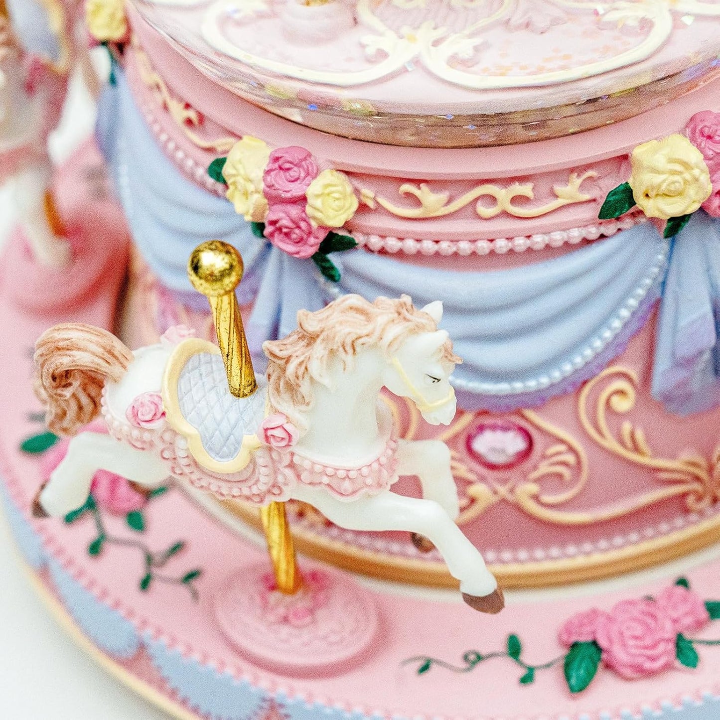 カルーセルオルゴール 誕生日、記念日、バレンタイン、クリスマスへのギフト馬のスノードーム、手塗りのオルゴール、カラーライト