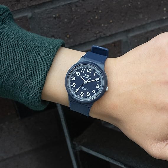 [シチズン Q&Q] アナログ ソーラー腕時計 10気圧防水 ウレタンベルト 電池交換不要 軽量 見やすい文字盤 シンプル E04A-004VK メンズ グレー