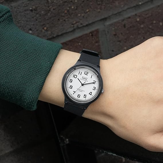 [シチズン Q&Q] アナログ ソーラー腕時計 10気圧防水 ウレタンベルト 電池交換不要 軽量 見やすい文字盤 シンプル E04A-004VK メンズ グレー