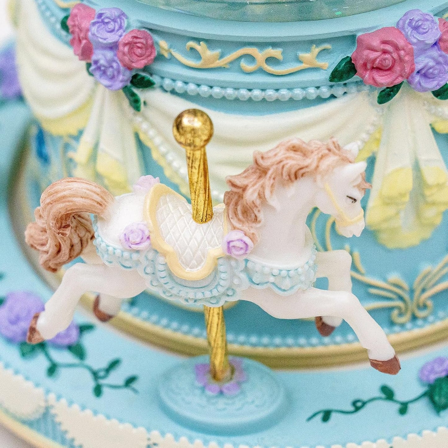 カルーセルオルゴール 誕生日、記念日、バレンタイン、クリスマスへのギフト馬のスノードーム、手塗りのオルゴール、カラーライト